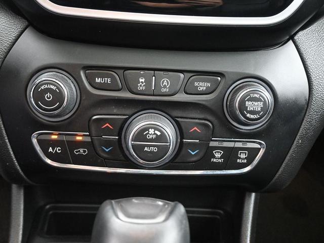 Photo of 2019 Diamond Black Jeep Cherokee