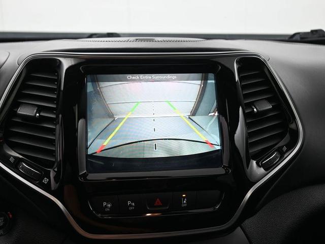 Photo of 2019 Diamond Black Jeep Cherokee