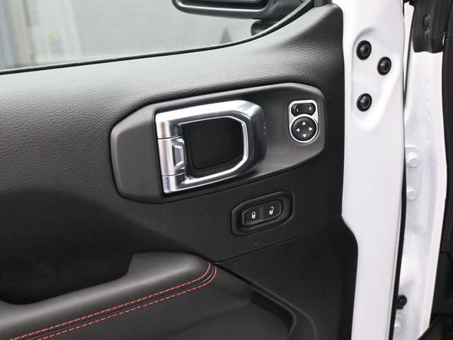 Photo of 2025 Bright White Clearcoat Jeep Wrangler