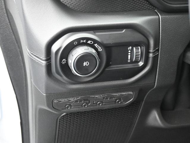 Photo of 2025 Bright White Clearcoat Jeep Wrangler