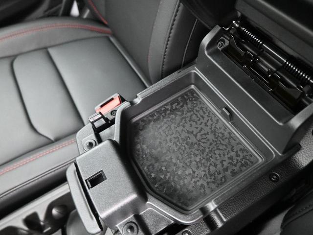 Photo of 2025 Bright White Clearcoat Jeep Wrangler