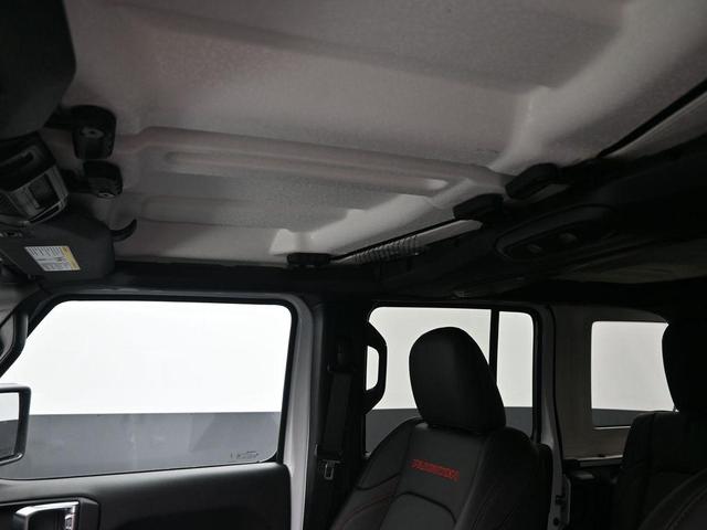 Photo of 2025 Bright White Clearcoat Jeep Wrangler