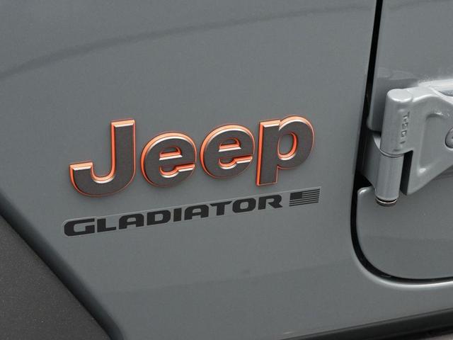 Photo of 2025 Anvil Clearcoat Jeep Gladiator