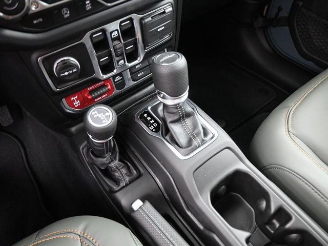 Photo of 2025 Anvil Clearcoat Jeep Gladiator