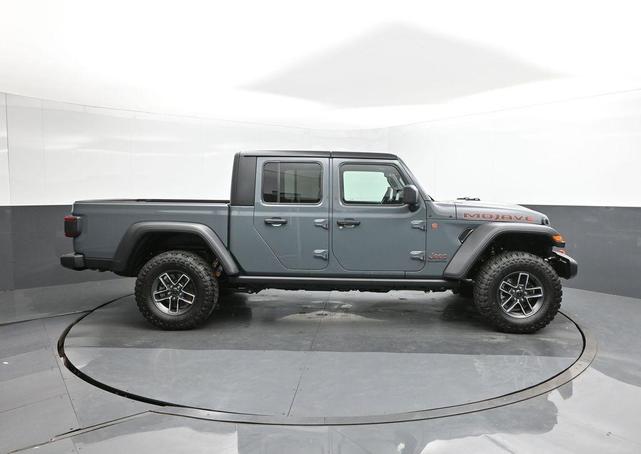 Photo of 2025 Anvil Clearcoat Jeep Gladiator
