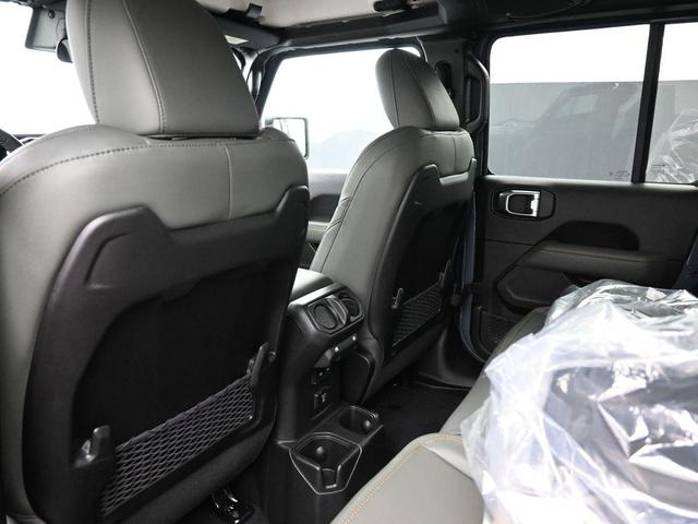 Photo of 2025 Anvil Clearcoat Jeep Gladiator