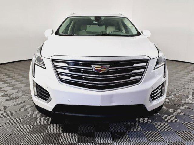 Photo of 2018 Crystal White Tricoat Cadillac XT5