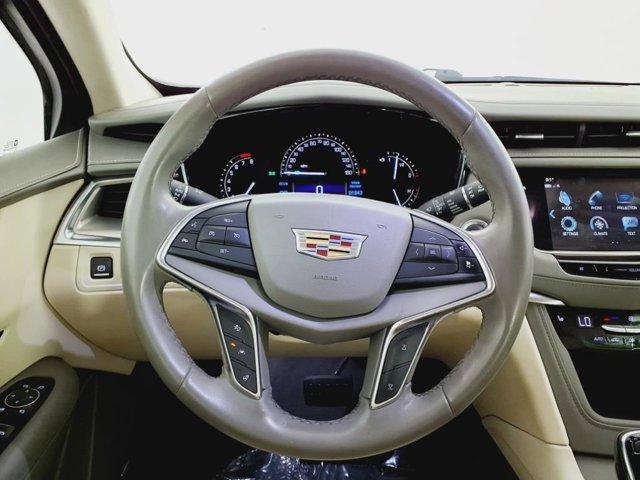 Photo of 2018 Crystal White Tricoat Cadillac XT5
