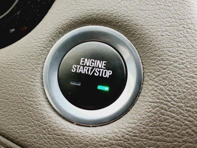 Photo of 2018 Crystal White Tricoat Cadillac XT5