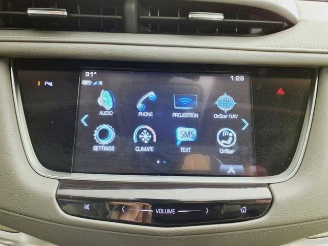 Photo of 2018 Crystal White Tricoat Cadillac XT5