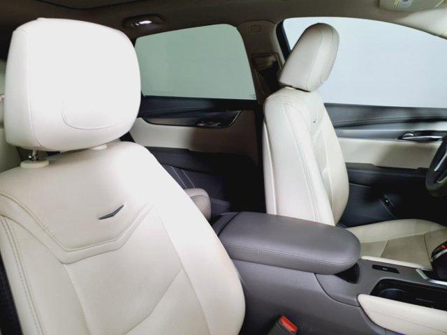 Photo of 2018 Crystal White Tricoat Cadillac XT5