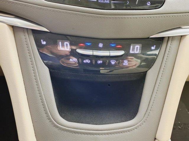 Photo of 2018 Crystal White Tricoat Cadillac XT5
