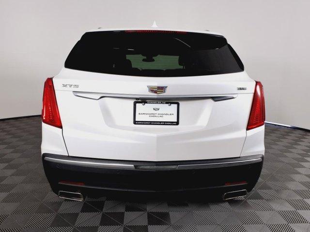 Photo of 2018 Crystal White Tricoat Cadillac XT5
