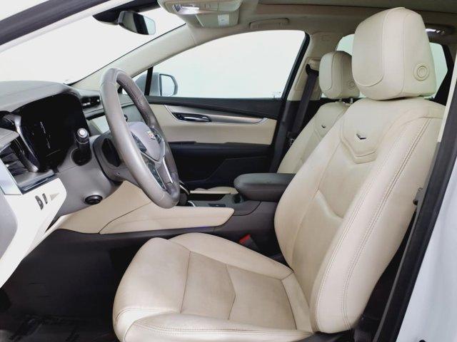 Photo of 2018 Crystal White Tricoat Cadillac XT5