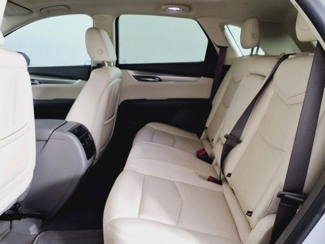 Photo of 2018 Crystal White Tricoat Cadillac XT5