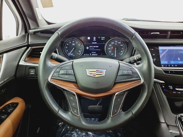 Photo of 2022 Crystal White Tricoat Cadillac XT5