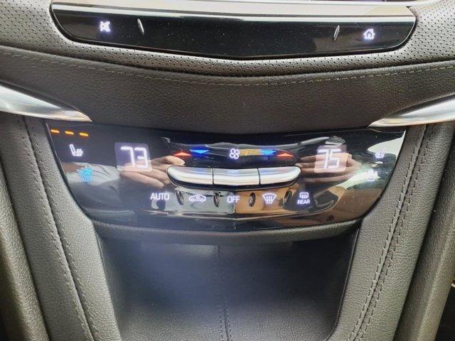 Photo of 2022 Crystal White Tricoat Cadillac XT5