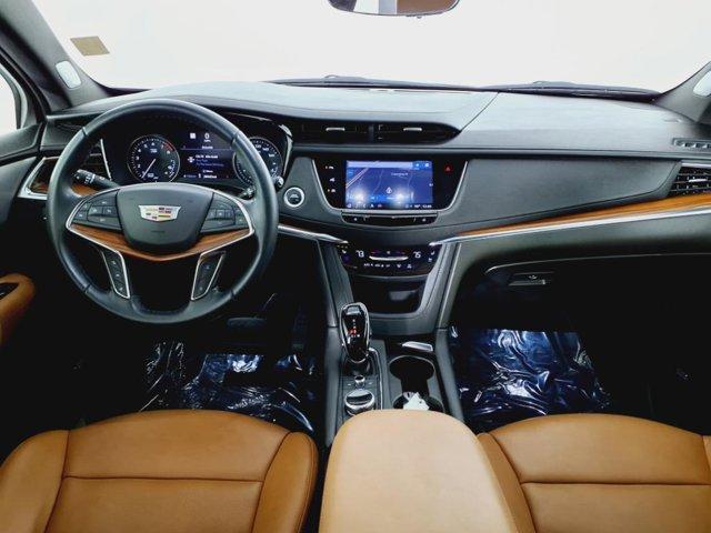 Photo of 2022 Crystal White Tricoat Cadillac XT5