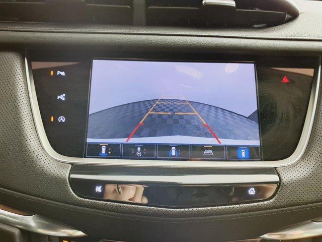 Photo of 2022 Crystal White Tricoat Cadillac XT5
