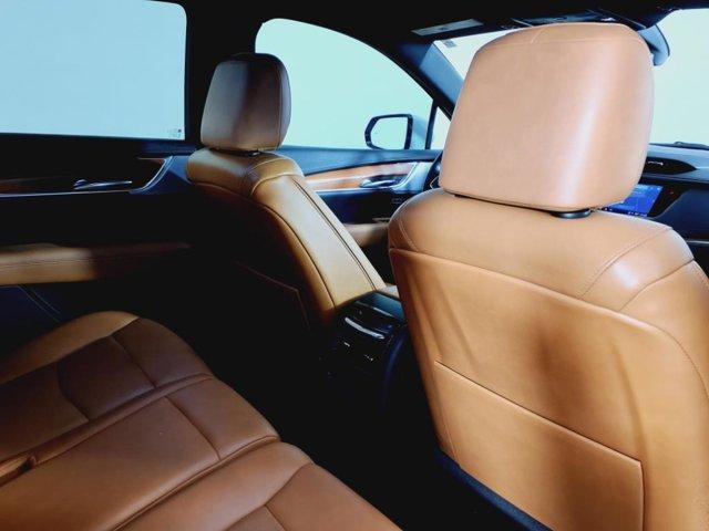 Photo of 2022 Crystal White Tricoat Cadillac XT5