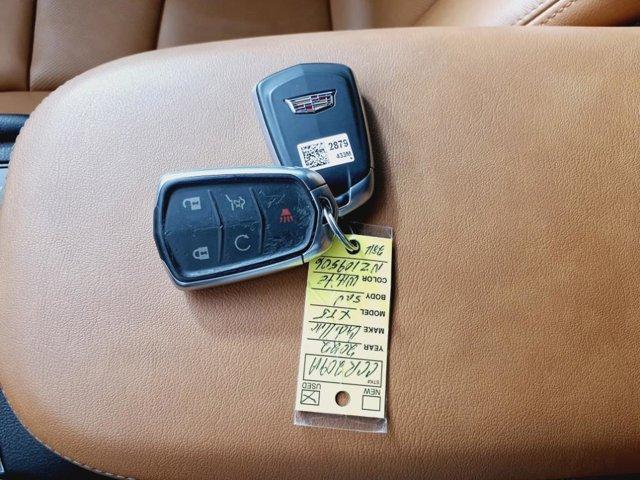Photo of 2022 Crystal White Tricoat Cadillac XT5