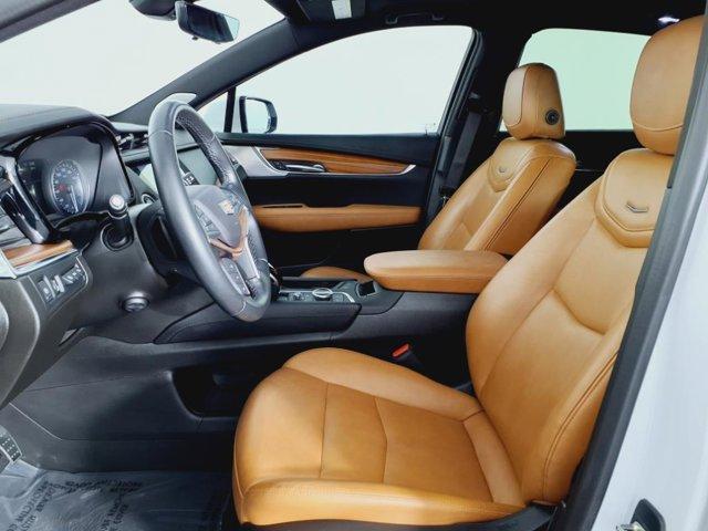 Photo of 2022 Crystal White Tricoat Cadillac XT5