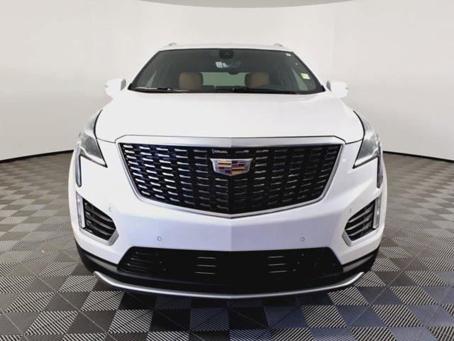 Photo of 2022 Crystal White Tricoat Cadillac XT5