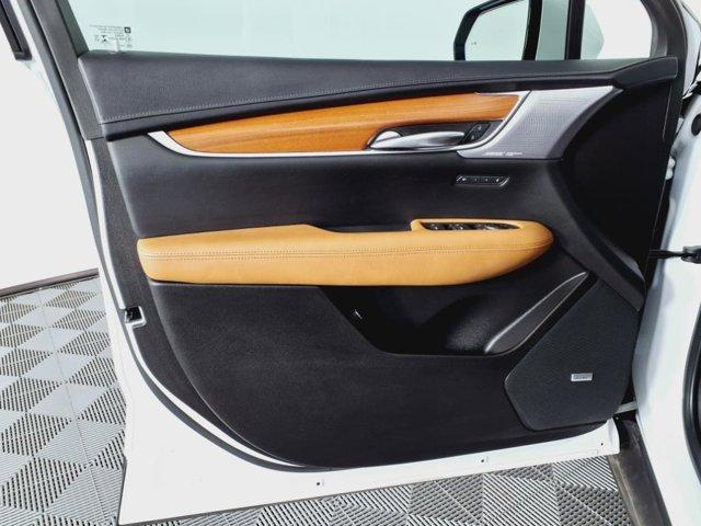 Photo of 2022 Crystal White Tricoat Cadillac XT5