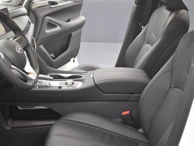 Photo of 2025 Majestic White INFINITI QX60