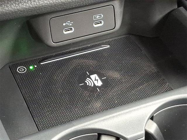 Photo of 2026 Platinum White Pearl Honda HR-V