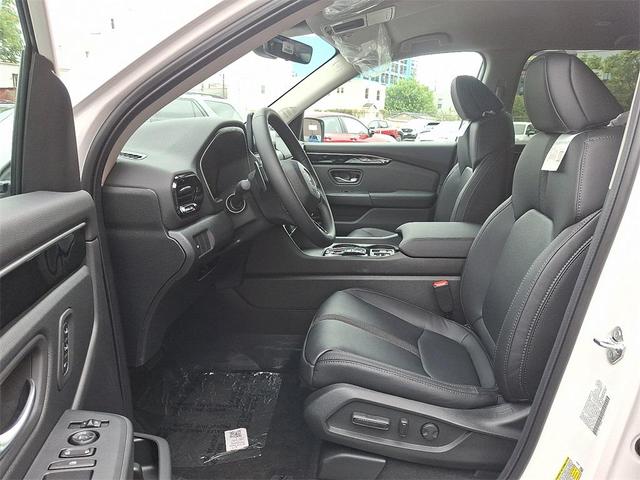 Photo of 2026 Platinum White Pearl Honda Passport