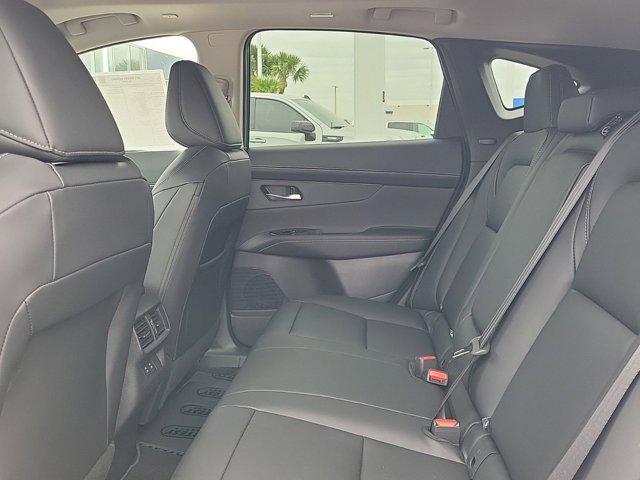 Photo of 2025 Everest White Pearl Tricoat/Super Black Nissan Murano