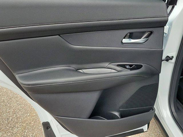 Photo of 2025 Everest White Pearl Tricoat/Super Black Nissan Murano