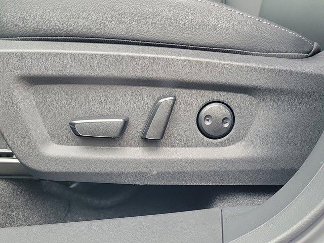 Photo of 2025 Everest White Pearl Tricoat/Super Black Nissan Murano