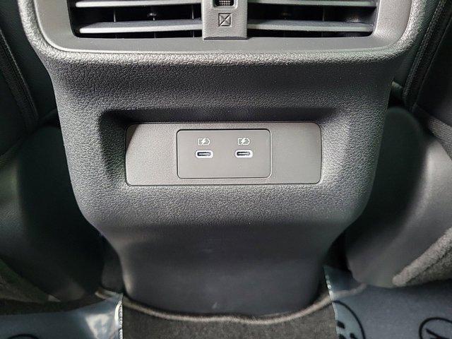 Photo of 2025 Everest White Pearl Tricoat/Super Black Nissan Murano