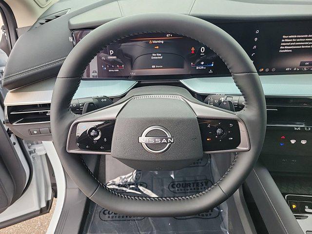 Photo of 2025 Everest White Pearl Tricoat/Super Black Nissan Murano