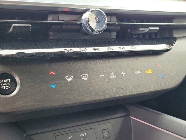 Photo of 2025 Everest White Pearl Tricoat/Super Black Nissan Murano