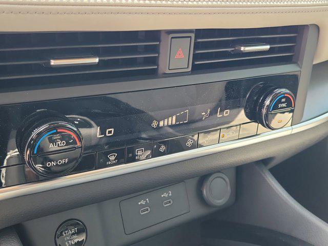 Photo of 2025 Everest White Pearl Nissan Rogue