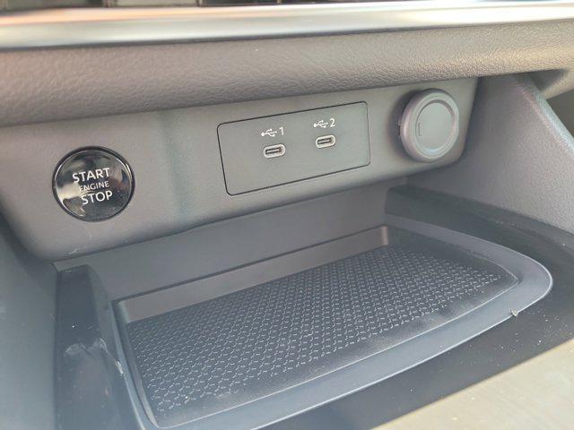 Photo of 2025 Everest White Pearl Nissan Rogue