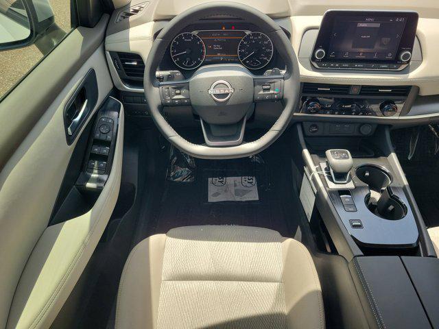 Photo of 2025 Everest White Pearl Nissan Rogue