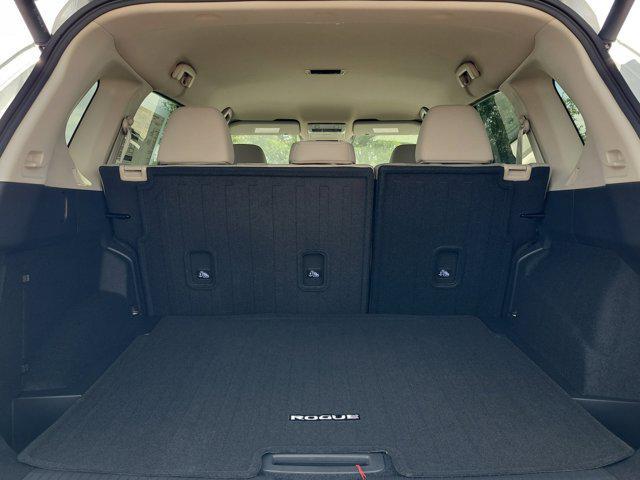 Photo of 2025 Everest White Pearl Nissan Rogue