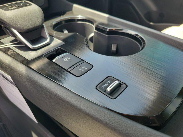 Photo of 2025 Everest White Pearl Nissan Rogue