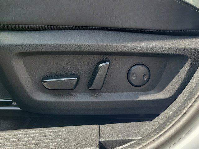 Photo of 2025 Everest White Pearl Nissan Rogue