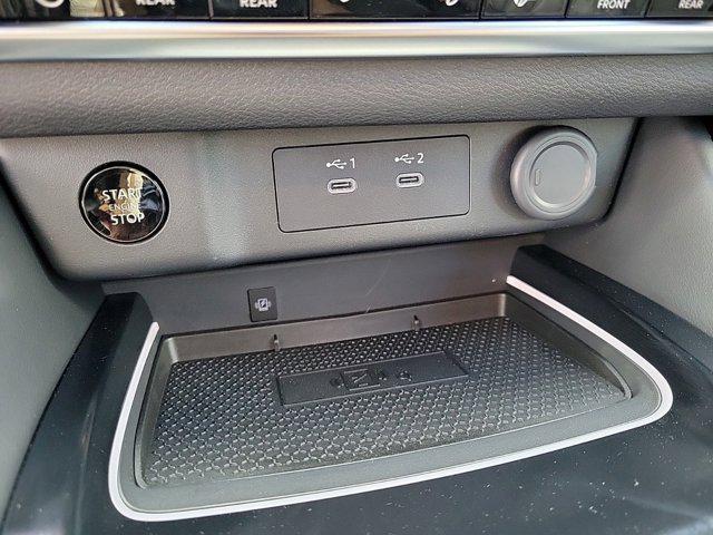 Photo of 2025 Everest White Pearl Nissan Rogue