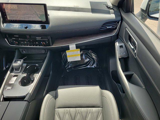 Photo of 2025 Everest White Pearl Nissan Rogue