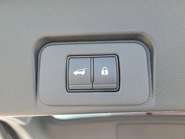 Photo of 2025 Everest White Pearl Nissan Rogue