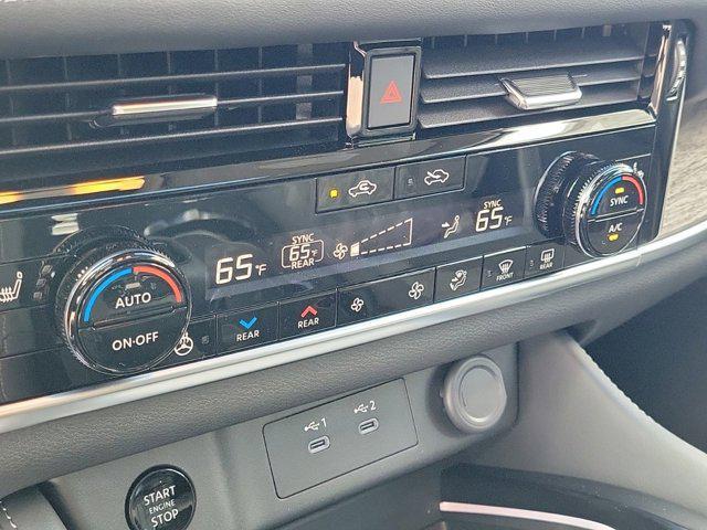 Photo of 2025 Everest White Pearl Nissan Rogue