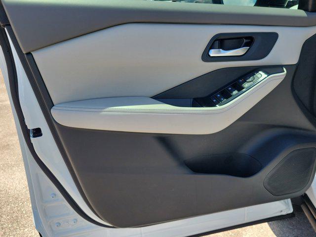 Photo of 2025 Everest White Pearl Nissan Rogue