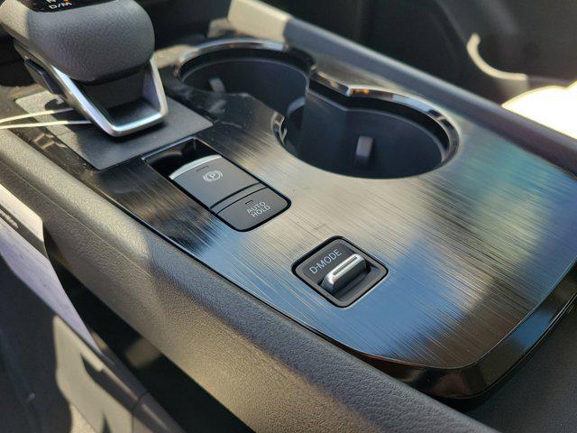 Photo of 2025 Everest White Pearl Nissan Rogue
