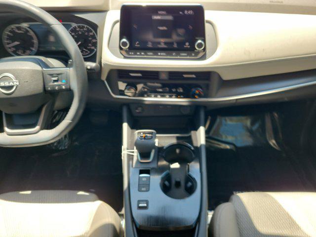 Photo of 2025 Everest White Pearl Nissan Rogue